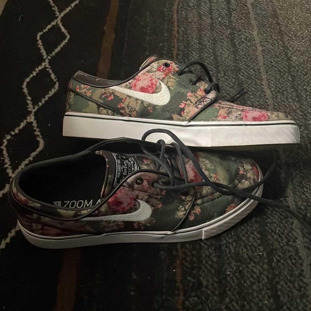 Stefan Janoski Size 6.5Y (Size 8 women)
